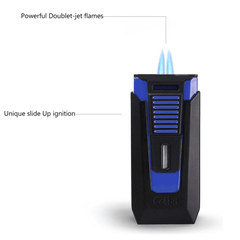 Colibri Slide zwart/blauw aansteker in gebruik met flam