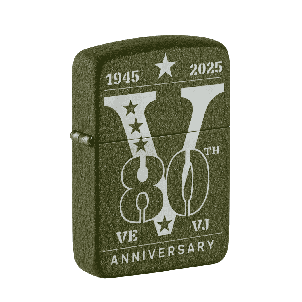  Zippo 80th Anniversary Collectible schuin voor