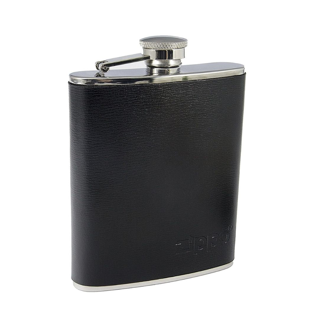 Zippo Heupfles rvs leren afwerking schuinaanzicht